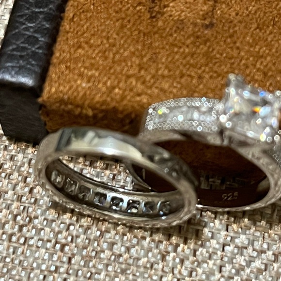 Elegant Silver Women's Ring Set
925 Sterling Silver - Picture 5 of 10